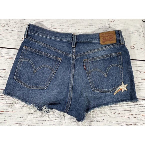 Levis 501 Blue Jean Shorts Patches Womens Size 31 Mid Rise Denim 2.5” Inseam - Picture 2 of 8